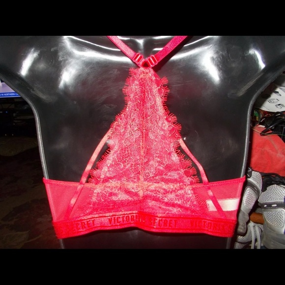 Victoria’s Secret Very Sexy Red Lace Front Close Bra - Picture 2 of 3